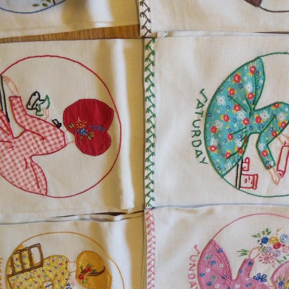 Seven vintage hand embroidered tea towels - Picture 6 of 7